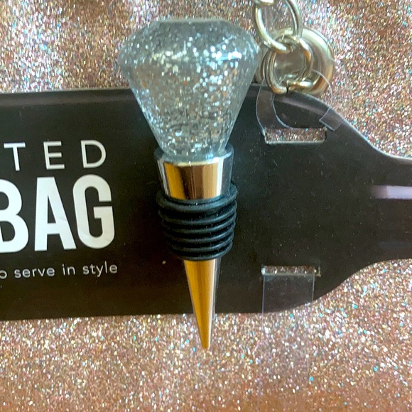 2-for-1: Insulated Wine Bag or Purse - Picture 2 of 5